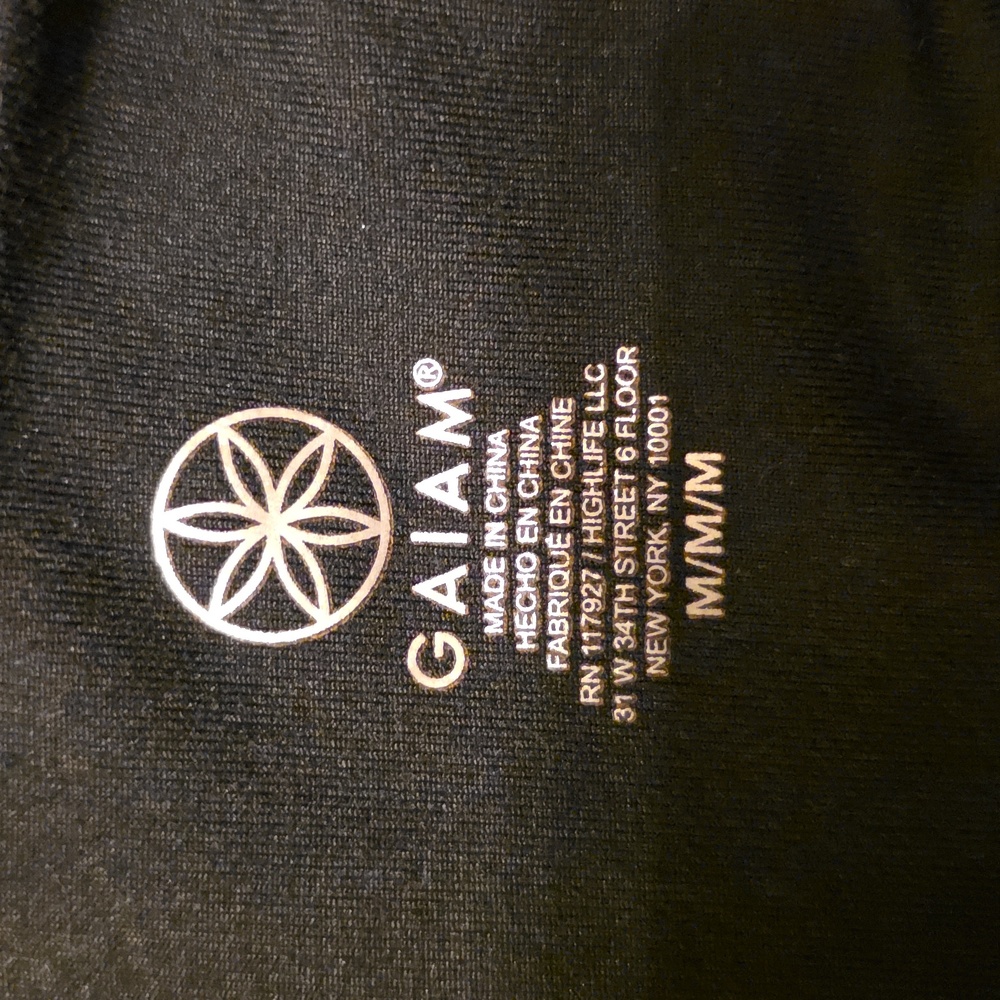 GAIAM Women's Classic Black Cropped Leggings, Size Medium - Picture 4 of 6